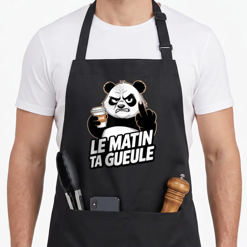 Tablier de cuisine noir avec illustration d'un panda mécontent tenant un gobelet de café blanc et levant le majeur sous la citation le matin ta gueule.