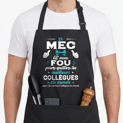 Tablier de cuisine noir avec inscription Ce mec est assez fou pour quitter les meilleurs collègues du monde et deux pouces levés.