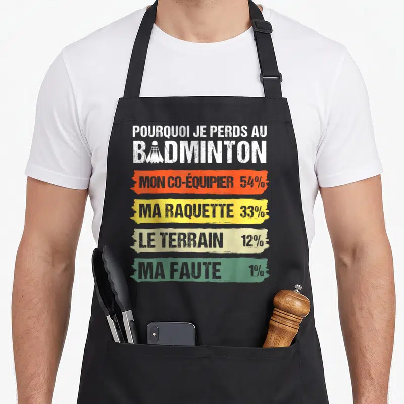 Tablier de cuisine noir avec inscription Pourquoi je perds au badminton et statistiques humoristiques en bandes colorées.