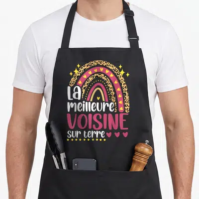 Tablier de cuisine noir avec un arc en ciel rose, motifs léopard et texte la meilleure voisine sur terre.