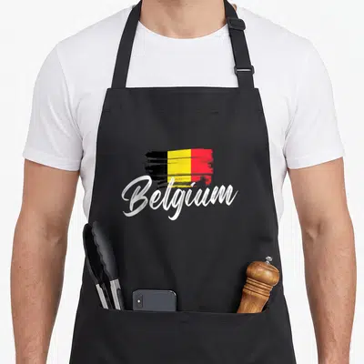 Tablier de cuisine noir avec drapeau belge stylisé et inscription Belgium en blanc