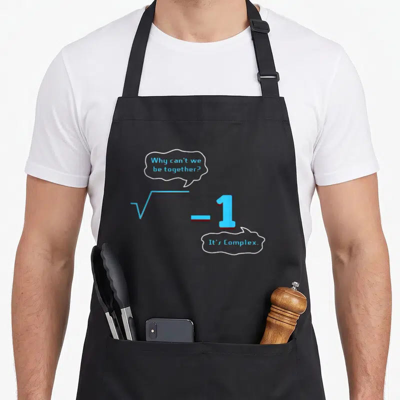 Tablier de cuisine noir avec une racine carrée de moins un et des bulles de dialogue en bleu.