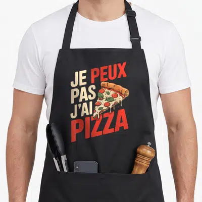 Tablier de cuisine noir avec inscription Je Peux Pas J'ai Pizza et illustration de part de pepperoni au fromage fondu.