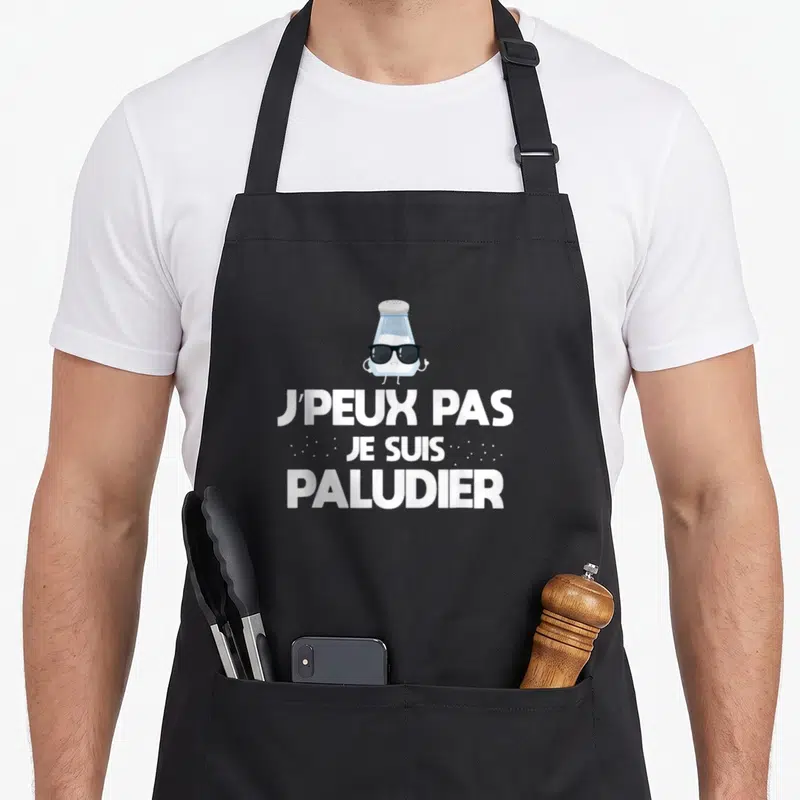 Tablier de cuisine noir avec un poudrier aux lunettes noires et le texte J'peux pas je suis paludier en blanc.