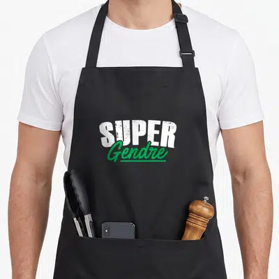 Tablier de cuisine noir avec le texte super gendre en blanc et vert au centre du torse.