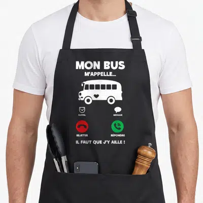 Tablier de cuisine noir avec illustration blanche d'un bus et interface d'appel téléphonique rouge et verte.