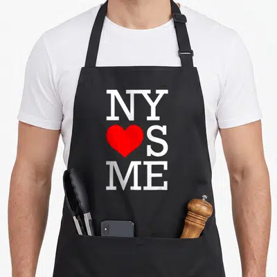 Tablier de cuisine noir avec l'inscription blanche NY un cœur rouge et ME
