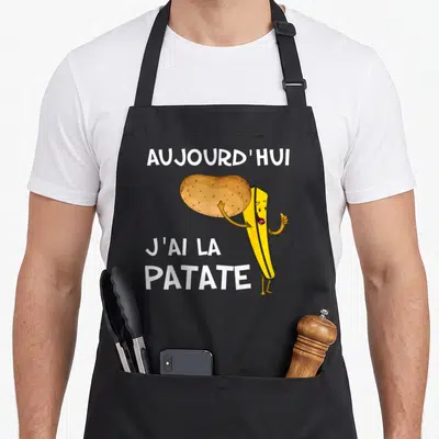 Tablier de cuisine noir avec illustration d'une frite souriante tenant une patate et le texte aujourd'hui j'ai la patate