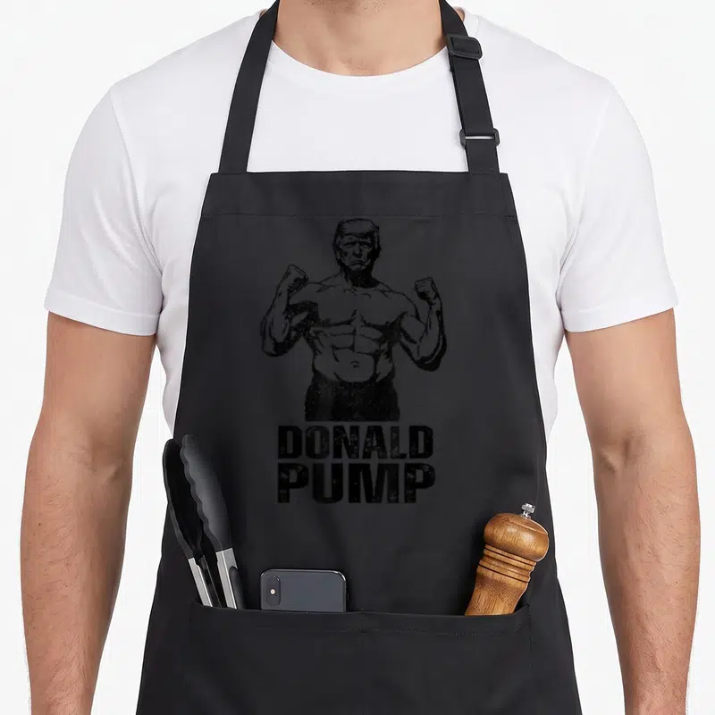 Tablier de cuisine noir avec illustration d'un homme musclé et le texte Donald Pump en lettres capitales noires.