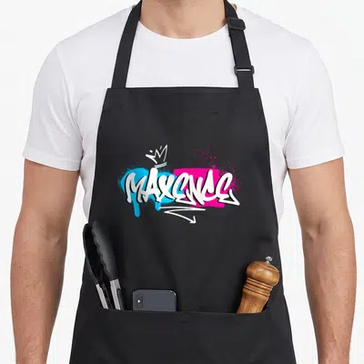 Tablier de cuisine noir avec le prénom Maxence en graffiti blanc, bleu et rose surmonté d'une couronne.