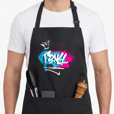 Tablier de cuisine noir avec le prénom Tony en style graffiti blanc sur fonds bleu et rose vif.