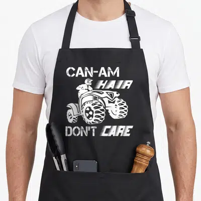 Tablier de cuisine noir avec illustration blanche d'un quad et du texte Can-Am Hair Don't Care.