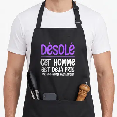 Tablier de cuisine noir avec le texte désolé cet homme est déjà pris par une femme fantastique en violet et blanc.