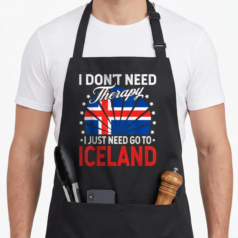 Tablier de cuisine noir avec inscription I Don't Need Therapy I Just Need Go To Iceland et drapeau islandais circulaire.