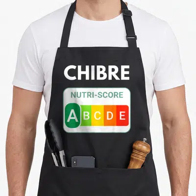 Tablier de cuisine noir avec l'inscription Chibre et une étiquette Nutri-Score A verte.