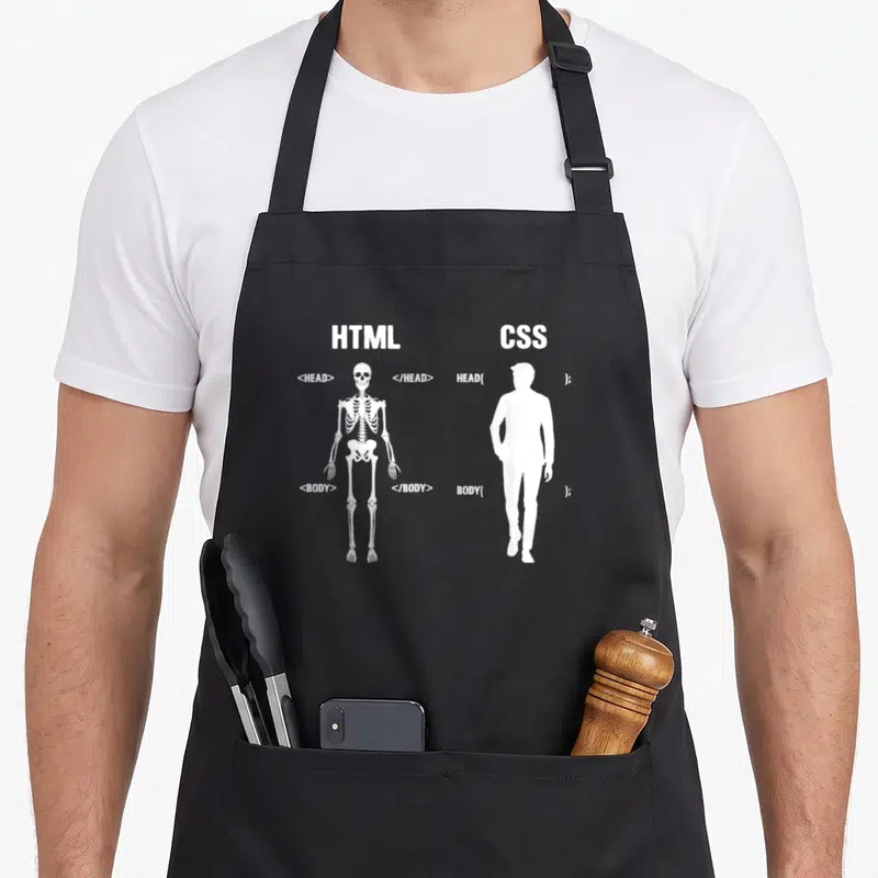 Tablier de cuisine noir avec illustration blanche montrant un squelette étiqueté HTML et une silhouette humaine étiquetée CSS avec du code.