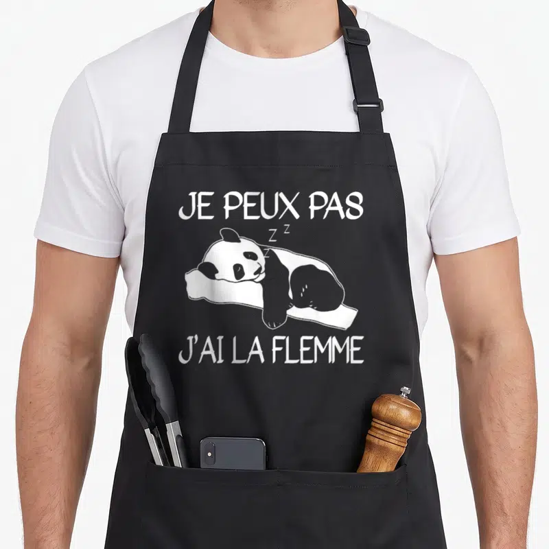 Tablier de cuisine noir avec un panda dormant et le texte Je peux pas j'ai la flemme