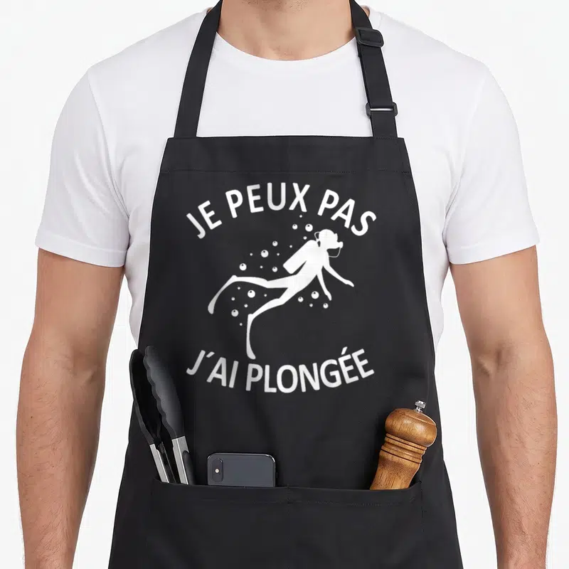 Tablier de cuisine noir avec inscription je peux pas j'ai plongée et silhouette de plongeur blanche.