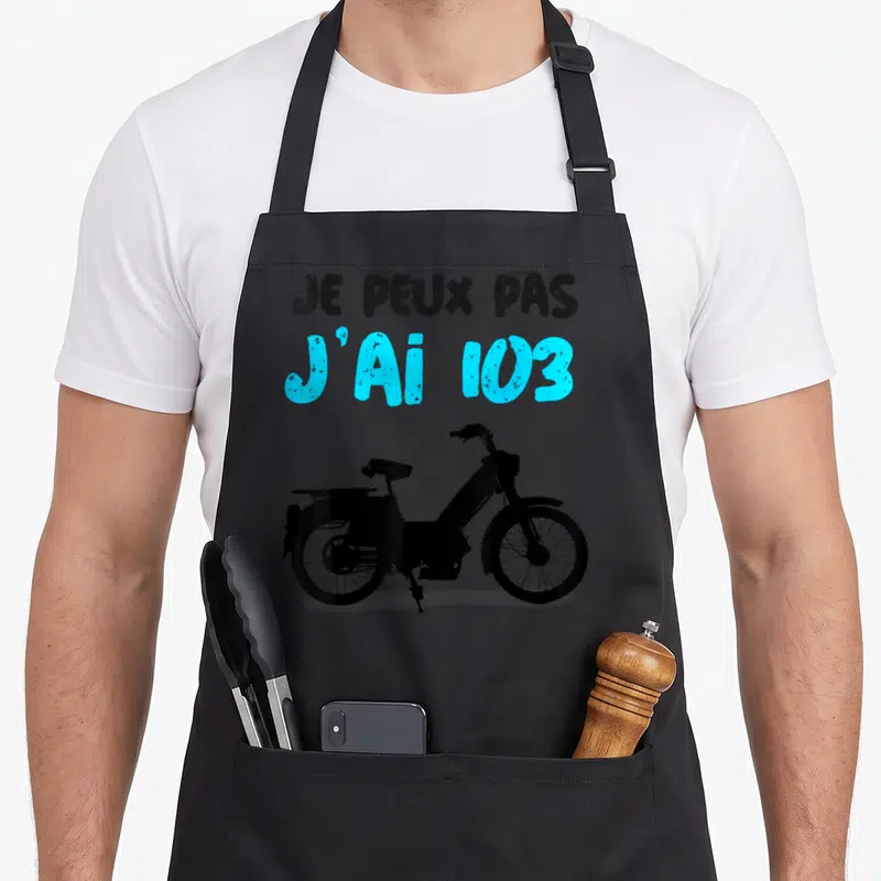 Tablier de cuisine noir avec texte je peux pas j'ai 103 et silhouette Mobylette bleue et noire.