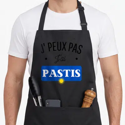 Tablier de cuisine noir avec inscription j'peux pas j'ai pastis et logo bleu à soleil jaune