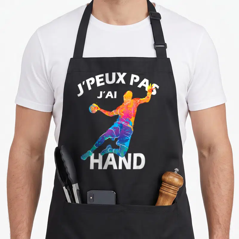 Tablier de cuisine noir avec illustration colorée d'un handballeur et texte blanc J'PEUX PAS J'AI HAND