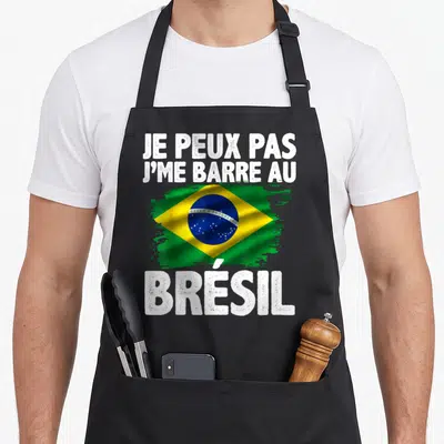Tablier de cuisine noir avec texte blanc et drapeau du Brésil stylisé au centre.