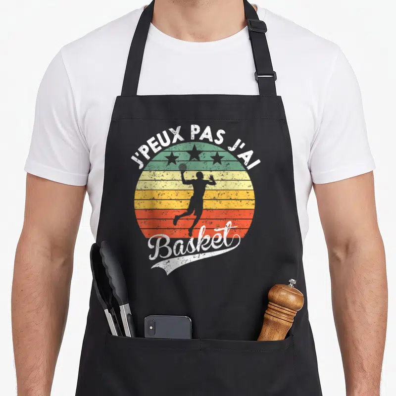 Tablier de cuisine noir avec motif rétro basket et texte blanc Jpeux pas jai Basket.