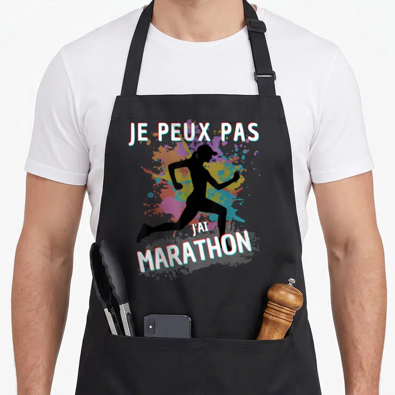 Tablier de cuisine noir avec silhouette de coureuse et texte je peux pas j'ai marathon sur fond coloré.