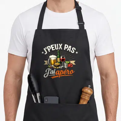 Tablier de cuisine noir avec illustration bière vin et snacks sous le texte j'peux pas j'ai apéro