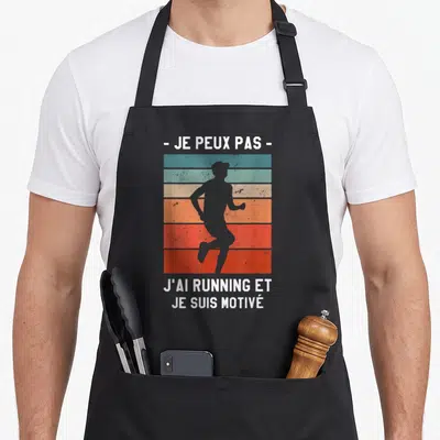 Tablier de cuisine noir avec une silhouette de runner sur bandes colorées et texte blanc humoristique.