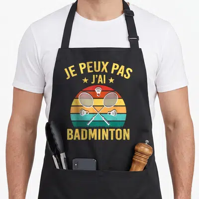 Tablier de cuisine noir avec motif vintage raquettes de badminton et texte jaune Je peux pas j'ai badminton
