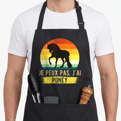 Tablier de cuisine noir avec silhouette de poney sur fond arc-en-ciel et texte Je peux pas j'ai poney.
