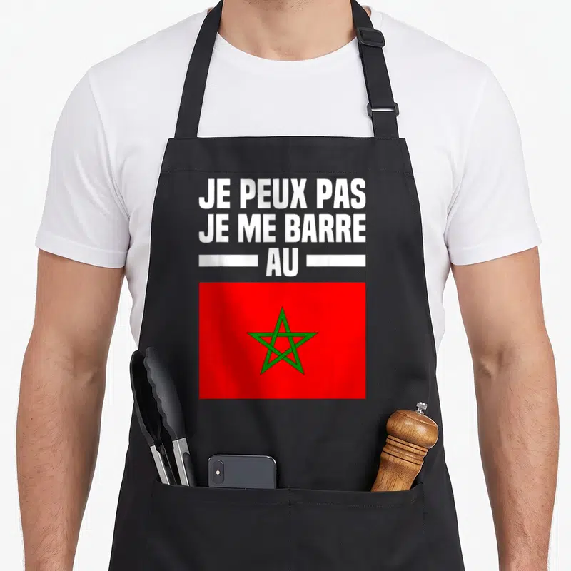 Tablier de cuisine noir avec texte blanc et drapeau marocain rouge à l'étoile verte centrale