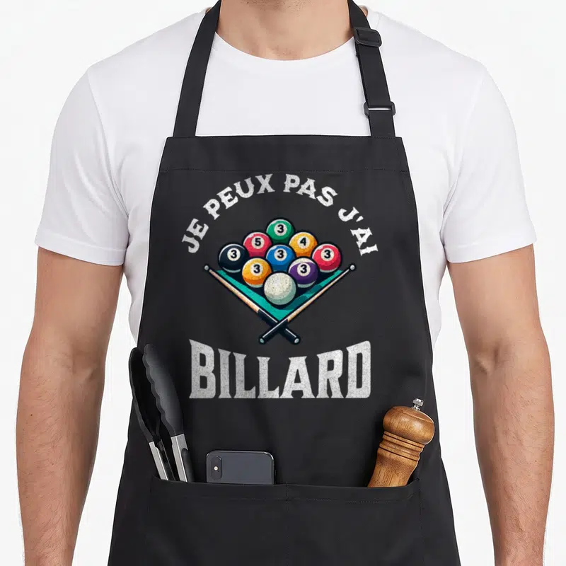 Tablier de cuisine noir avec illustration de boules de billard colorées et deux cues croisés en dessous.
