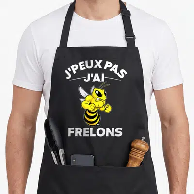 Tablier de cuisine noir avec illustration d'un frelon musclé jaune et texte blanc j'peux pas j'ai frelons
