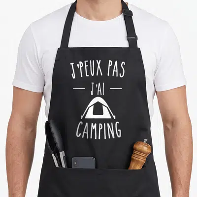 Tablier de cuisine noir avec texte blanc J'peux pas j'ai camping et dessin de tente au centre.