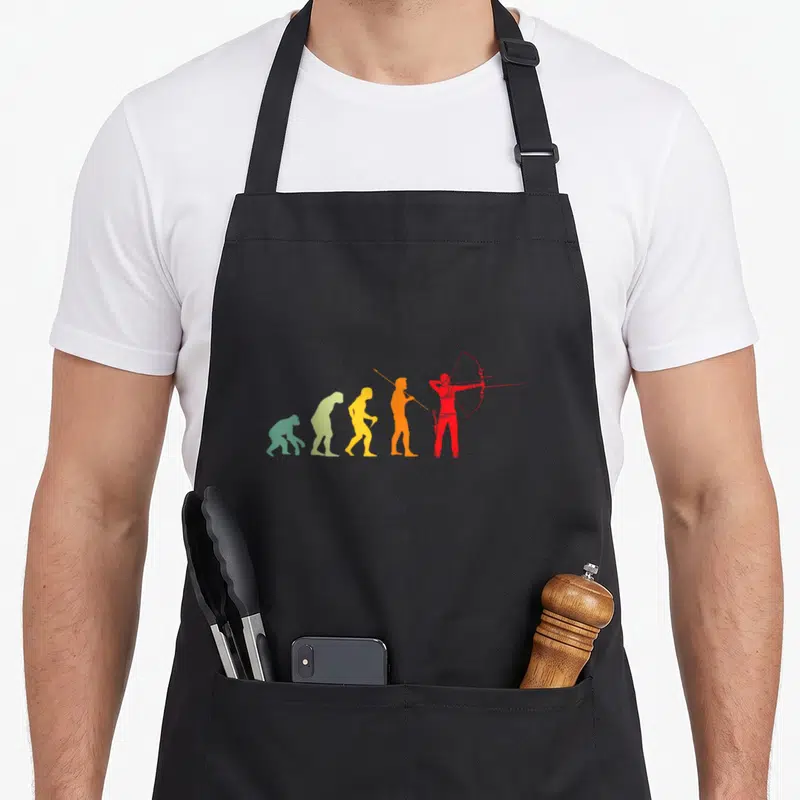 Tablier de cuisine noir avec une illustration colorée montrant l'évolution de l'homme en archer rouge tenant un arc.