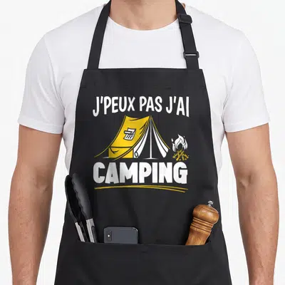 Tablier de cuisine noir avec une tente jaune, un feu de camp et le texte j'peux pas j'ai camping en blanc.