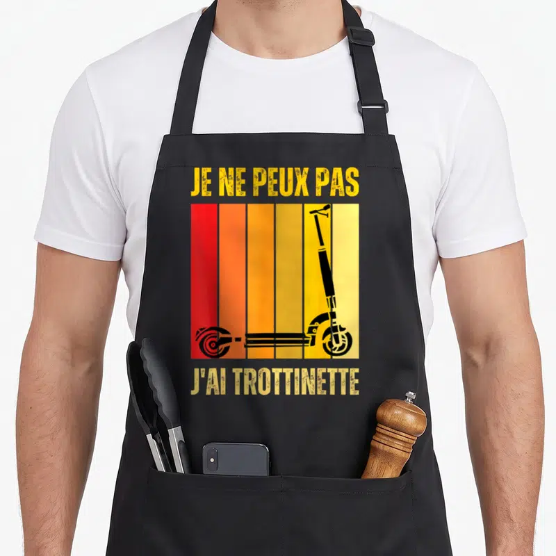 Tablier de cuisine noir avec illustration trottinette et texte je ne peux pas j'ai trottinette sur bandes colorées
