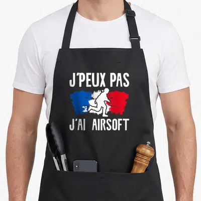 Tablier de cuisine noir avec silhouette blanche de joueur et drapeau français aux couleurs bleue, blanche et rouge.