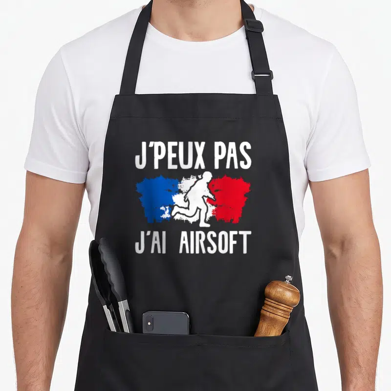 Tablier de cuisine noir avec silhouette blanche de joueur et drapeau français aux couleurs bleue, blanche et rouge.