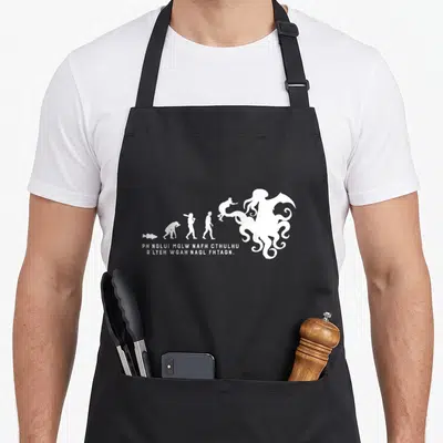 Tablier de cuisine noir avec silhouette blanche montrant l'évolution vers un monstre octopode et texte en alphabet étrange.