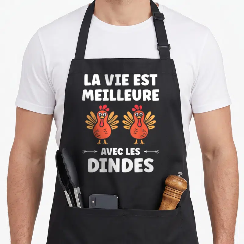 Tablier de cuisine noir avec deux dindes rouges et le texte la vie est meilleure avec les dindes en blanc.