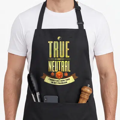 Tablier de cuisine noir avec l'inscription True Neutral et un dé à vingt faces orange au centre du motif imprimé.
