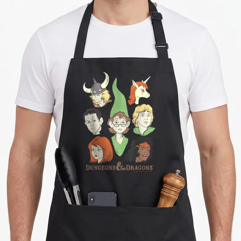 Tablier de cuisine noir avec portraits de personnages de fantasy et le logo Dungeons & Dragons en bas.