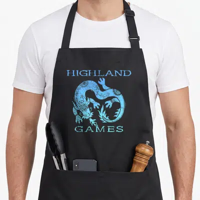 Tablier de cuisine noir avec un dragon bleu stylisé et les mots HIGHLAND GAMES imprimés en typographie ancienne.