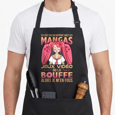 Tablier de cuisine noir avec illustration d'une fille aux cheveux roses et texte sur les mangas et la bouffe.