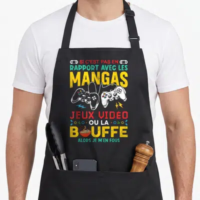 Tablier de cuisine noir avec deux manettes blanches et un bol de ramen sous un texte multicolore.