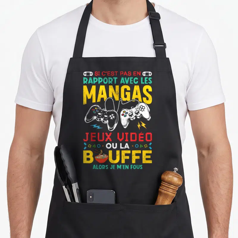Tablier de cuisine noir avec deux manettes blanches et un bol de ramen sous un texte multicolore.