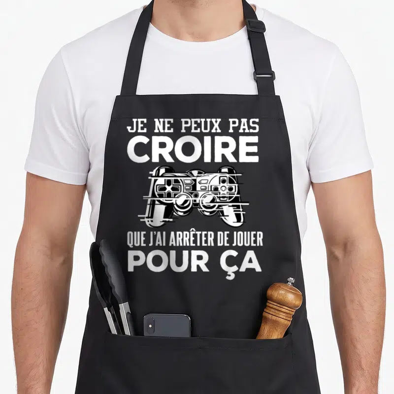Tablier de cuisine noir avec une illustration de manette et le texte blanc Je ne peux pas croire que j'ai arrêté de jouer pour ça